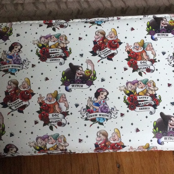 Loungefly Snow White wallet - Picture 4 of 10